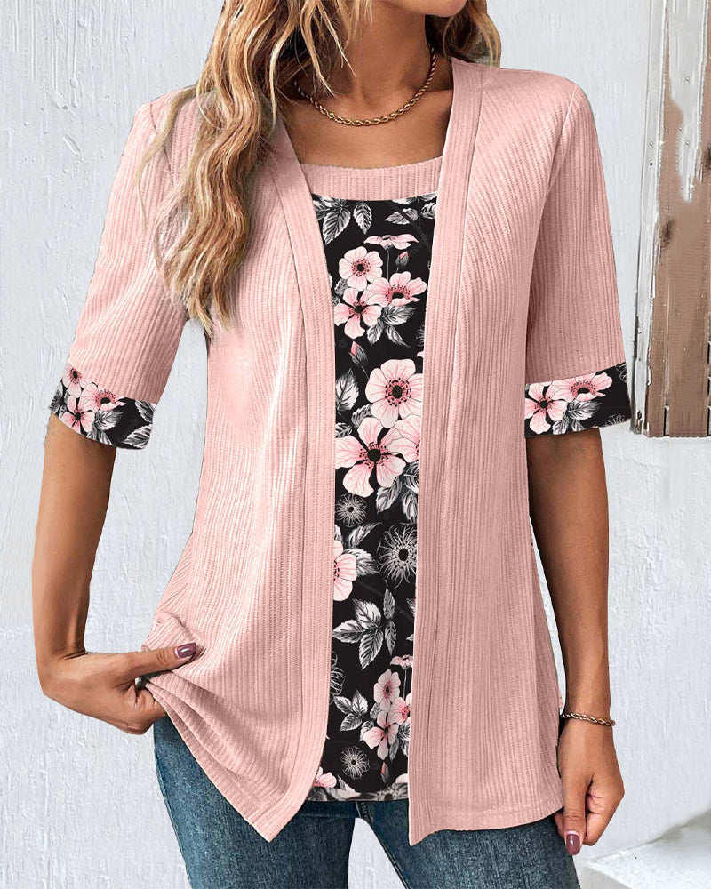 Elegant, getäfelte Bluse mit Blumendruck