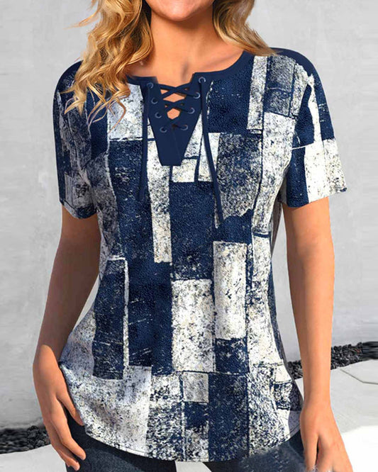 Bluse med geometrisk print og snørebånd