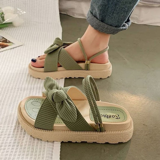 Sandalen im Harajuku-Stil