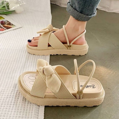 Sandalen im Harajuku-Stil