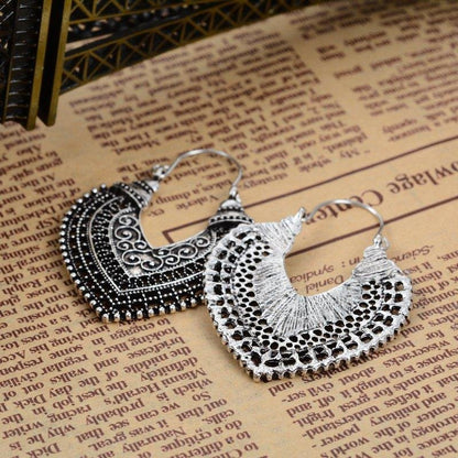 Heart-Shaped Carved Hallow-Out earrings